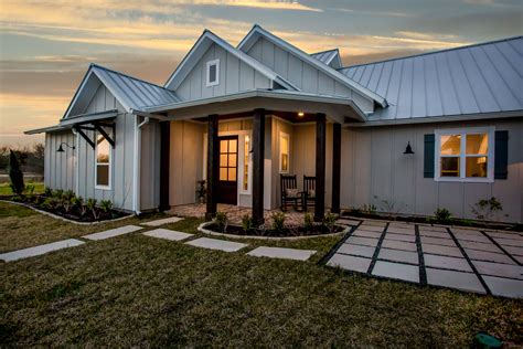 metal roofed farmhouse homes